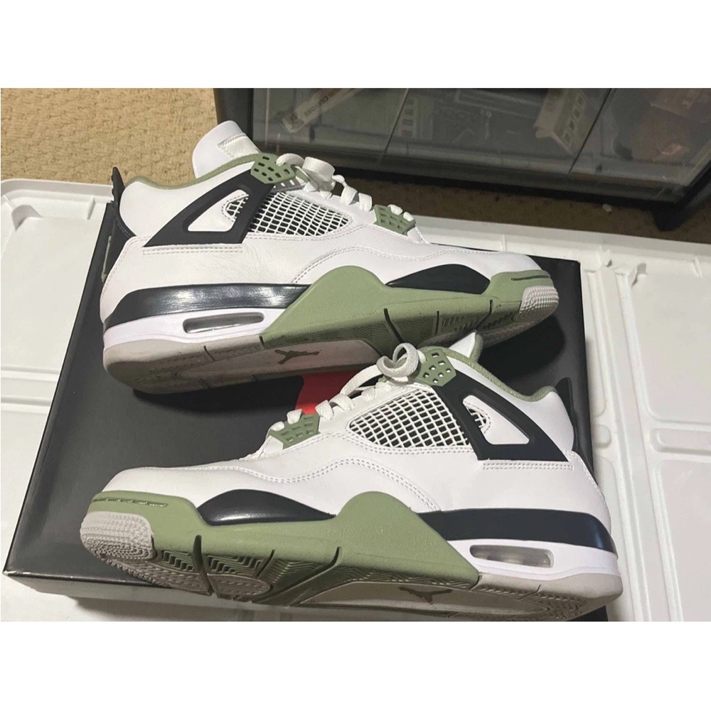 Vnds Nike Air Jordan 4 Retro Seafoam AQ9129-103 Women 11/Men 9.5 Green White